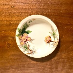 4 Vintage Meito Woodrose 5 1/2" Fruit Bowls Fine Bone China Gilt Gold Ivory